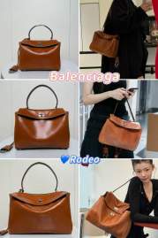 Picture of Balenciaga Handbags _SKUfw220056402fw